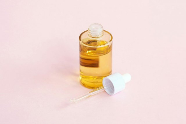 Read more about the article Терапевтические пептиды в косметологии: домашнее применение и обзор средств