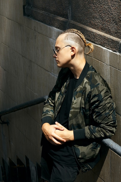 Read more about the article Мод на современную военную технику: как носить милитари в 2026 году и не выглядеть солдатом