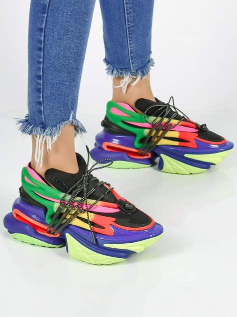 Read more about the article Новая коллекция женских кроссовок 2025: эти модели взорвали модный Олимп