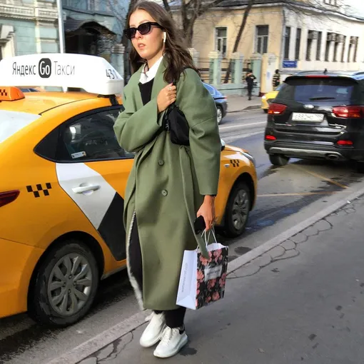 Read more about the article Секрет московского стиля: как одеваться дорого и уникально, если ты не живёшь на Патриках