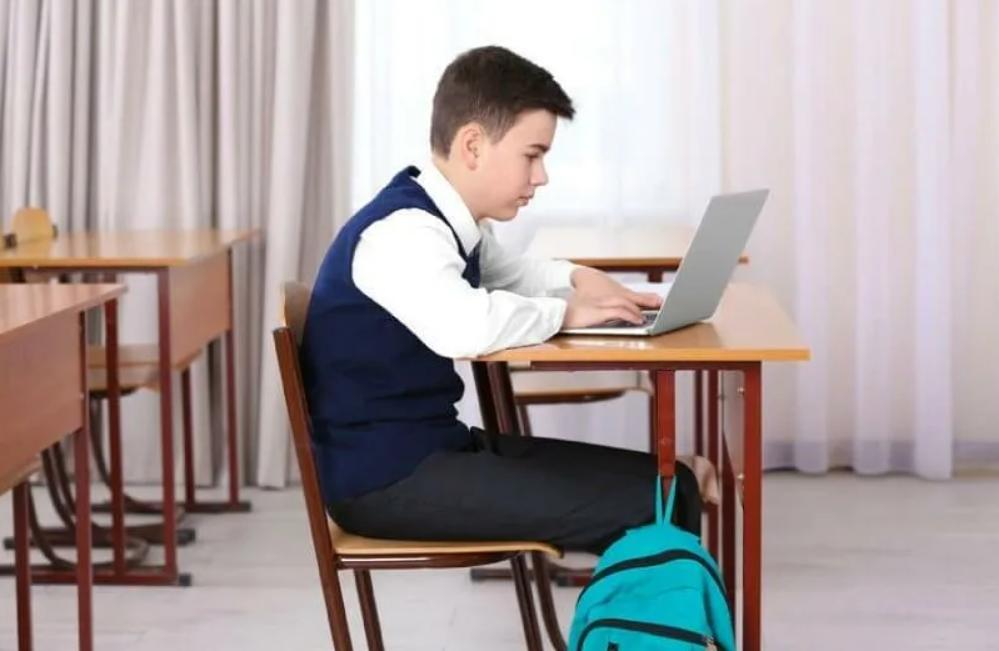 Read more about the article Какая одежда в школе модная: 7 трендов, которые заставят вас забыть о скучной форме