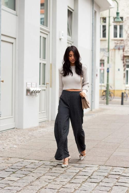 Read more about the article Модные брюки 2025: тренды, которые заставят тебя пересмотреть гардероб