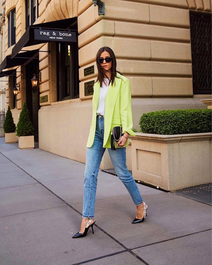 Read more about the article Модные цвета в одежде 2027: шокирующий прогноз, который изменит твой гардероб