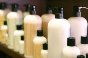 Возрастное восстановление волос: работает ли косметика после 30, 40 и 50 лет