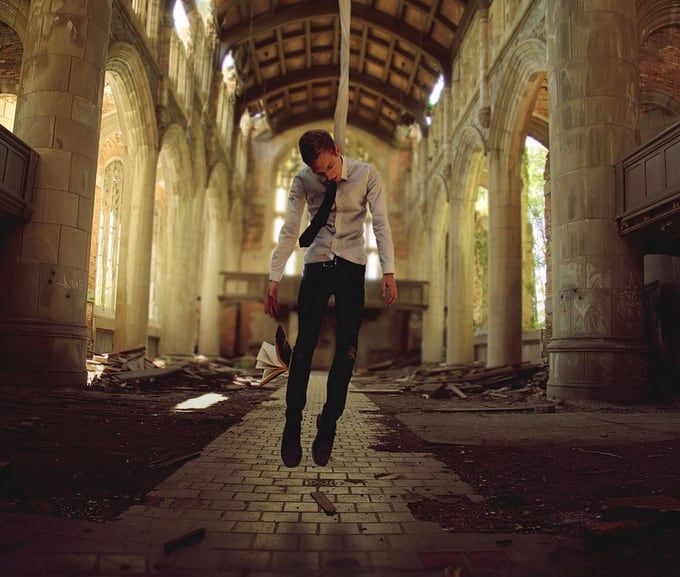 Read more about the article Стиль одежды андеграунд: как выглядеть дорого, но выделяться в 2026