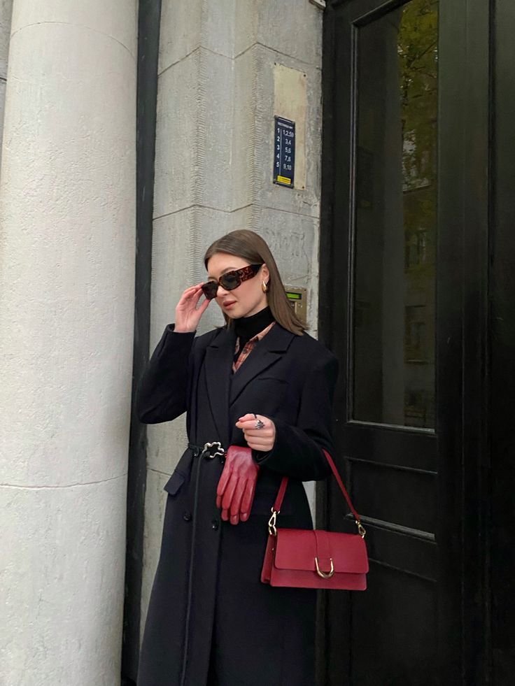 Read more about the article Антикризисный гид: модная одежда весна 2026 для женщин, которые хотят выглядеть на миллион