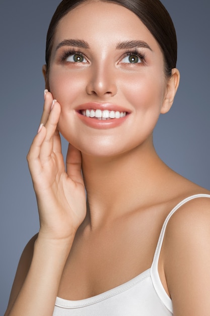 Read more about the article Взломать код нормальной кожи: почему идеальный уход за лицом не терпит халатности