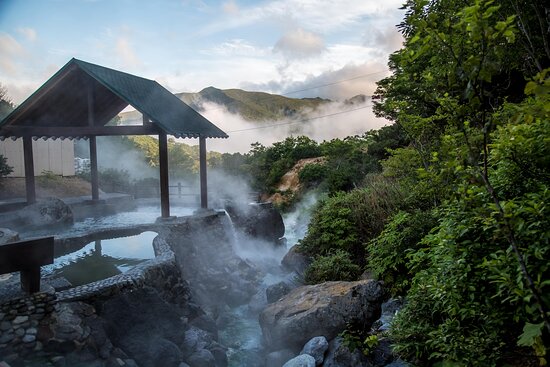 Read more about the article La Roche-Posay: аптечка в косметичке или маркетинг? Разбор составов и реальные результаты