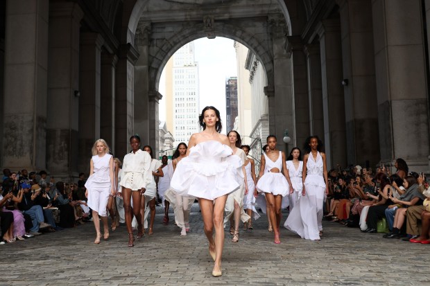 Read more about the article Новая коллекция весна 2025: забудьте всё, что вы знали о моде