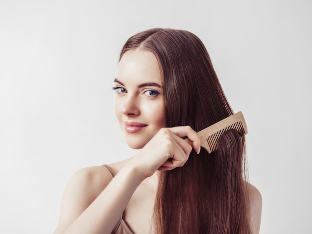 Read more about the article Ежедневный уход за волосами: 7 смертельных ошибок, которые превращают гриву в мочалку (и как их избежать)