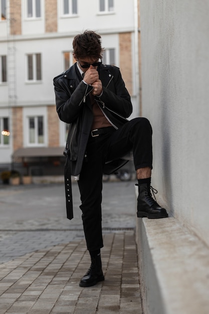 Read more about the article Образ одежды для мужчин в брутальном стиле: 10 правил, которые работают безотказно