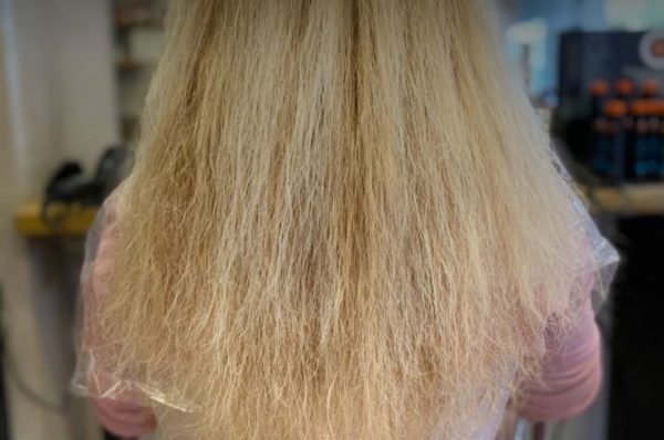 Read more about the article Как восстановить жженые волосы: экстренная помощь без ножниц