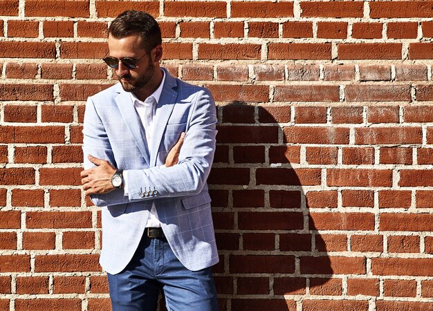 Read more about the article Британский стиль в одежде мужской современный: Как выйти из серой массы и выглядеть на миллион