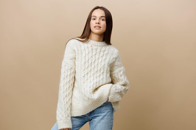 Read more about the article Забудьте о скучных образах: как модная одежда свитера меняет правила стиля