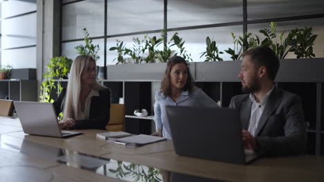 Read more about the article Деловой стиль одежды: новое определение 2026, которое перевернёт ваш гардероб