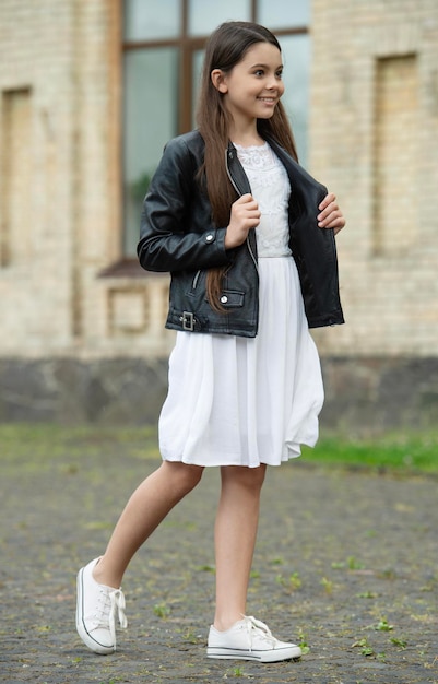 Read more about the article Красивые стили одежды для девушек-подростков: 7 образов, от которых парни теряют дар речи