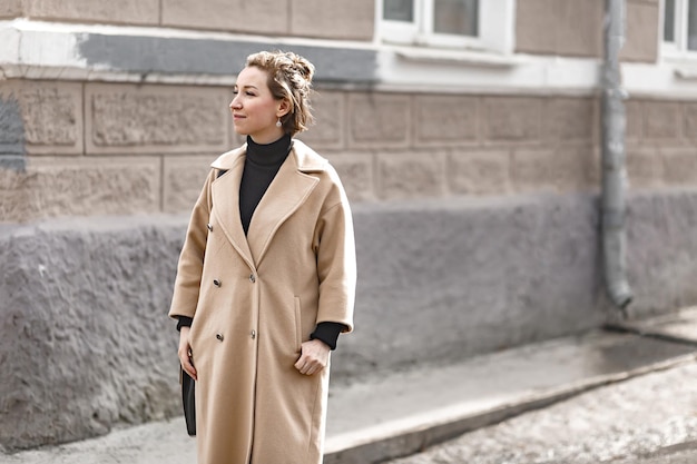 Read more about the article Тренд 2026: бежевый жакет с чем носить, чтобы затмить всех