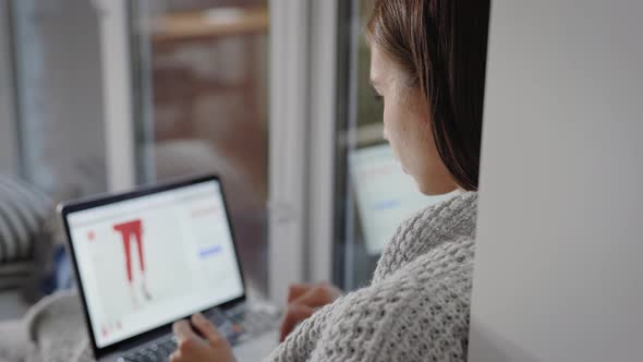 Read more about the article Модная женская одежда интернет: как не утонуть в трендах и выбрать свое