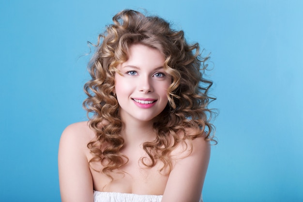 Read more about the article Шампунь для объема волос это ваш секрет роскошной прически или пустая трата денег? Разбираемся без цензуры