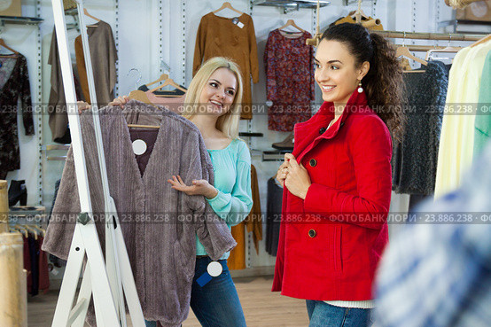 Read more about the article Виды верхней одежды на английском: гид по стилю, который спасёт ваш гардероб